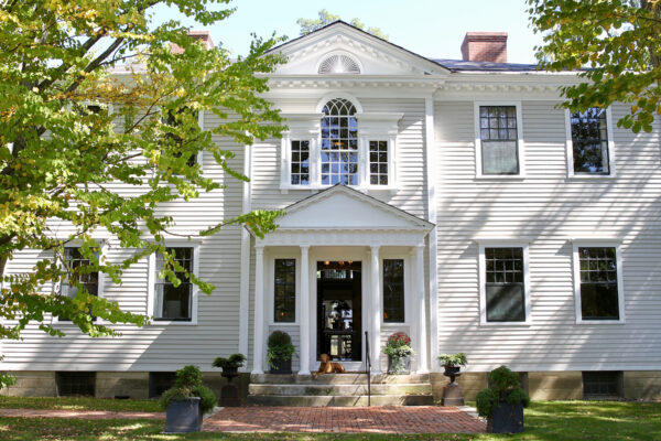 Front exterior photo of the Inn at Kenmore
