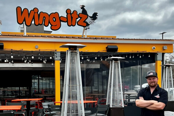 Exterior shot of Wing-Itz with owner Derek Fisher